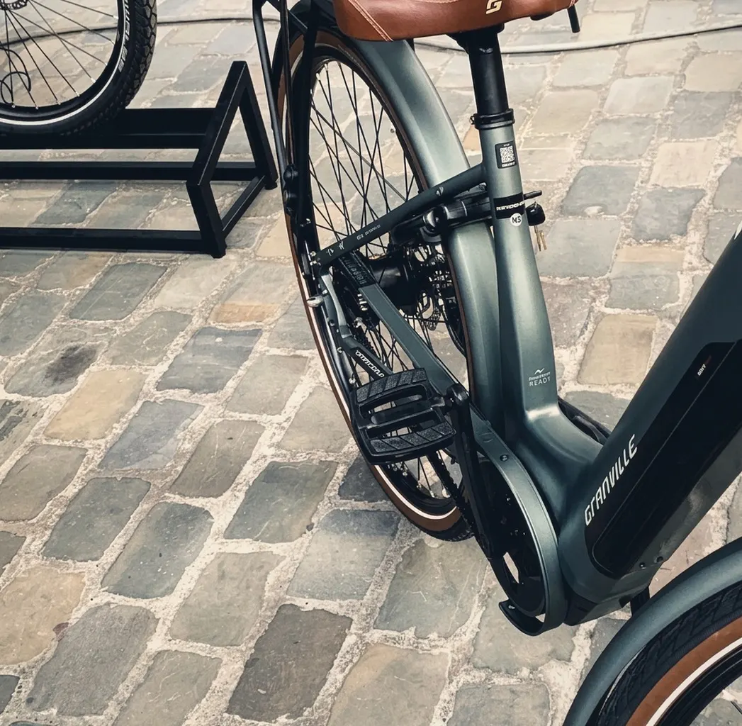 Granville E-Bike mit einem „Velopass“-Aufkleber von Frame-ID auf der Sattelstütze
