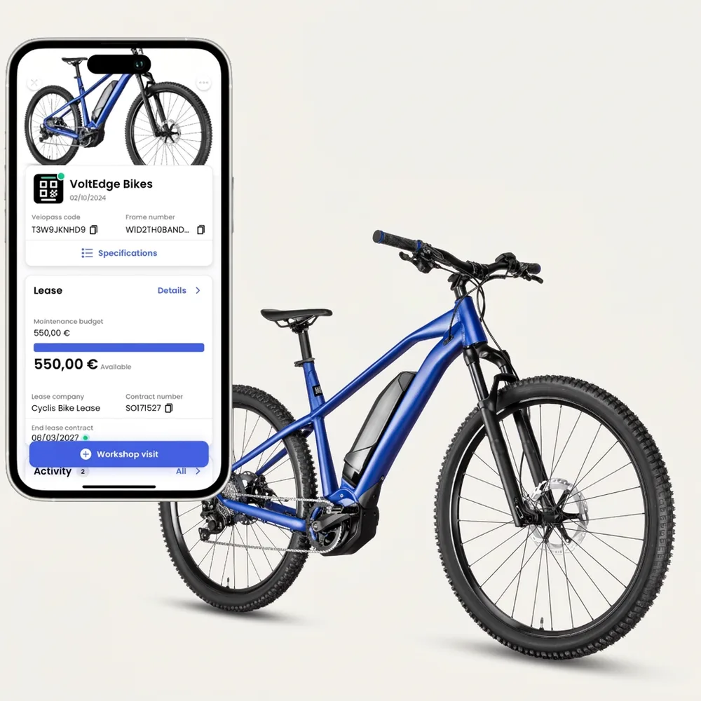 Velopass Pro-App auf dem Smartphone mit Leasingdaten neben einem blauen E-Bike